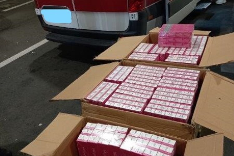 Slika /17674 Vijest boja za kosu u vozilu hitne pomoći/glavna fotografija.jpg